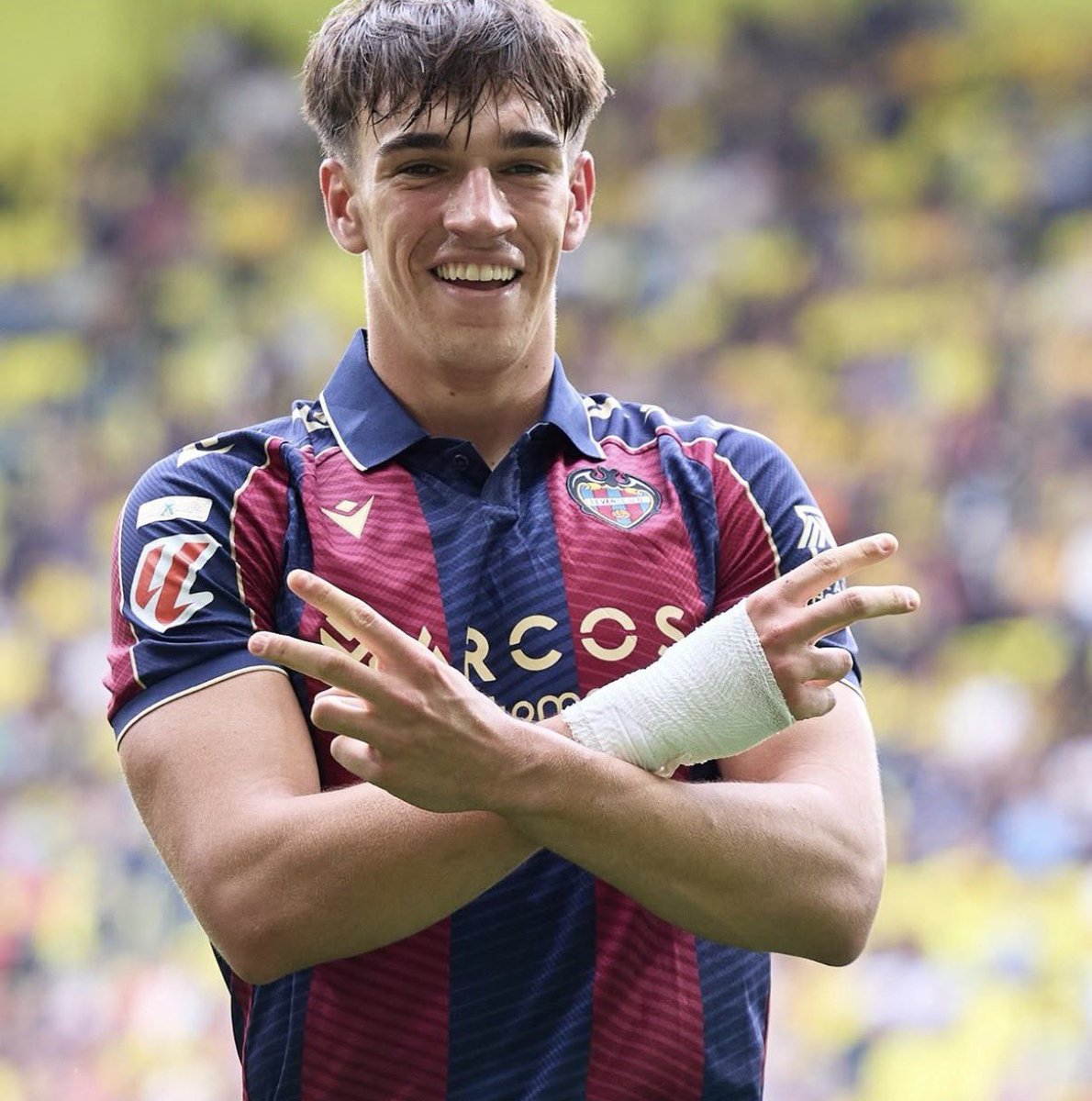 _BeFootball's tweet photo. 🚨🚨 OFFICIEL ! LE REAL MADRID LÈVE LA CLAUSE DE 25 M€ DE CARLOS ESPI 🇪🇸 (2005) !!!!!! 💎🤍

L’info sortie de nulle part, tout s’est fait en 2 heures 😱😱

Il vient remplacer Gonzalo Garcia. https://t.co/vgb4wEqfPZ