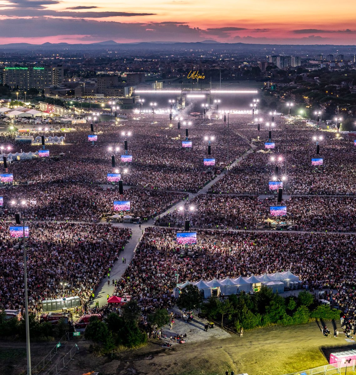 erodaroses's tweet photo. OLHEM ISSO MEU DEUS
absolutamente chocada com o lugar onde estão dizendo que o harry vai fazer um show na Itália ano que vem!!!

o lugar chama tor vergata e tem capacidade pra simplesmente 250 MIL PESSOAS https://t.co/F94zGeGhWg