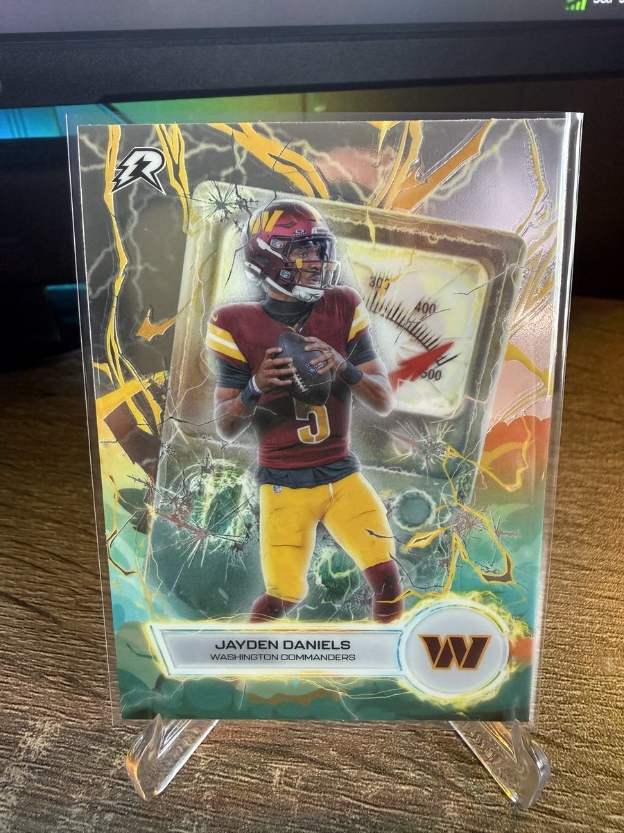 BrandonCards13's tweet photo. 2025 Topps Resurgence Football was a fun rip!  #Topps #TheHobby All of these will be listed on https://t.co/As6Jx0MwaK https://t.co/8NCmF9NXg6