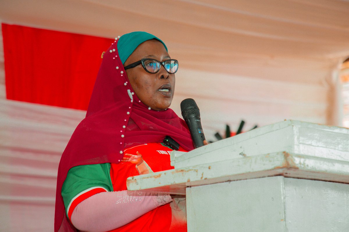 CnddFddGitega's tweet photo. Uwurongoye Umuhari w'Abakenyererarugamba ku rwego rw'igihugu, Nadine Barampama, yasavye Abagumyabanga kuguma bagendera isezerano bagiranye n'Imana no gukundana. Asaba indongozi gukomeza ibikorwa vy'iterambere no kubungabunga amahoro n'umutekano, vyo soko ry'iterambere rirama. https://t.co/mHUPgwVDhV