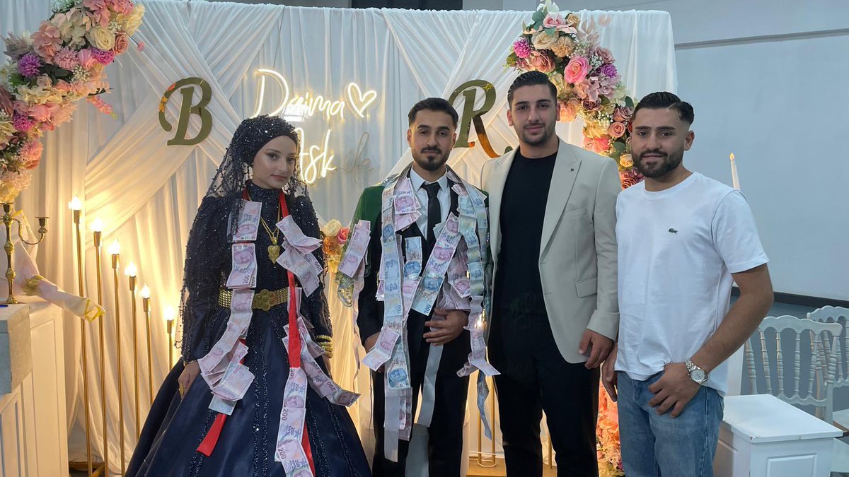 edremit_ak's tweet photo. Resul &amp; Berfin Çiftimizin Nişan Merasimi

Başkan Yardımcımız Eynullah İşler, Resul ve Berfin çiftimizin nişan merasimine katılım sağlayarak bu anlamlı günlerinde kendilerine eşlik etti.

Genç çiftimizi tebrik ediyor, bir ömür boyu sağlık, huzur ve mutluluk diliyoruz. https://t.co/cGsPFnhyFt