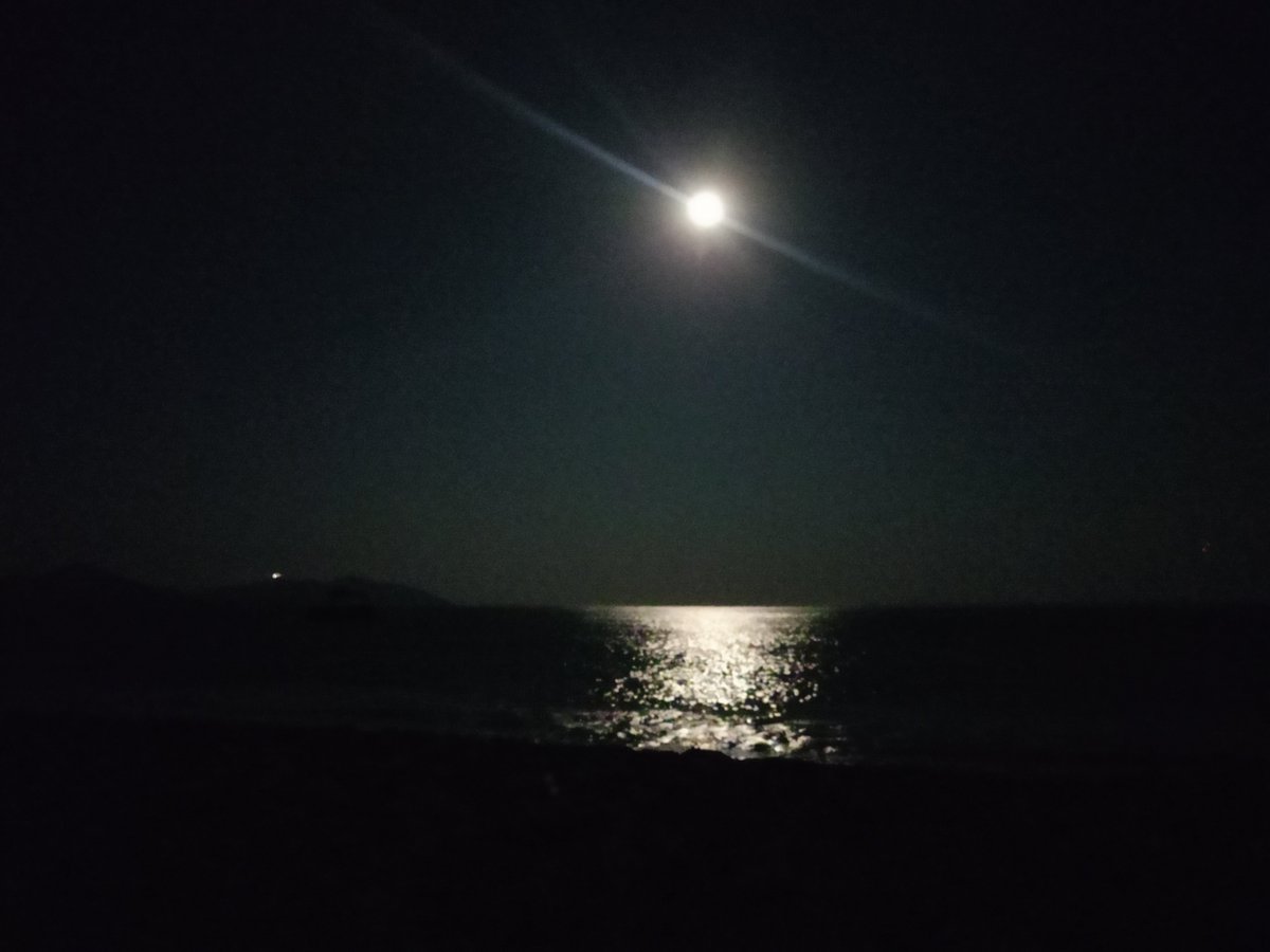 MitolojikN's tweet photo. Endymion açar gözlerini bir gece. Yanı başındadır aylarca hayran olduğu kadın. İnanamaz gözlerine ‘Hoş geldin’tüm ruhuma. 

Geceyi sabırsızlık ile bekleyen çoban için günler geçmez. Her gece sevdiğini alacaktır koynuna, onun ışıltılı kollarında uyuyarak karşılayacaktır şafağı. https://t.co/Fc5UBRurmQ