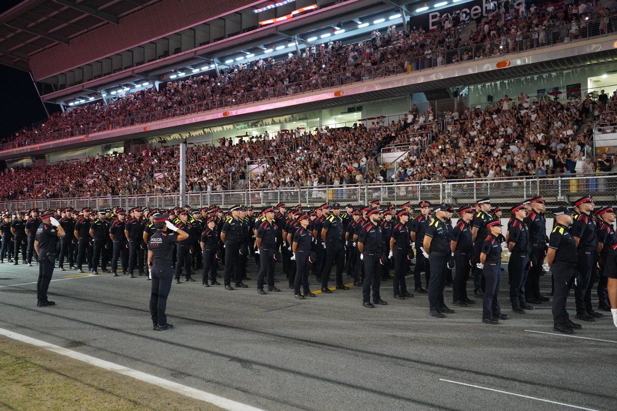 ispccat's tweet photo. @MRocaFina @Circuitcat_cat @nuriaparlon "L'acte d'avui és un acte de reconeixement a la vostra feina. Una feina que es basa en la proximitat i en el servei públic. Endavant, visca el Cos de @mossos i visca les #PoliciesLocals de Catalunya!" https://t.co/E3VUfQ4dnu