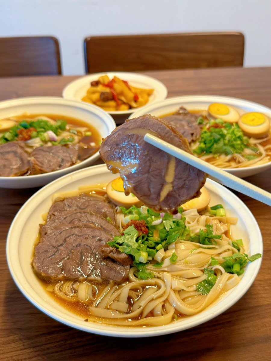 ganghanbye74019's tweet photo. 今天一起煮了番茄牛腩面，他切的土豆块超圆，吃的时候偷偷把卤蛋都夹给我啦～ https://t.co/gq2nfiWjbw
