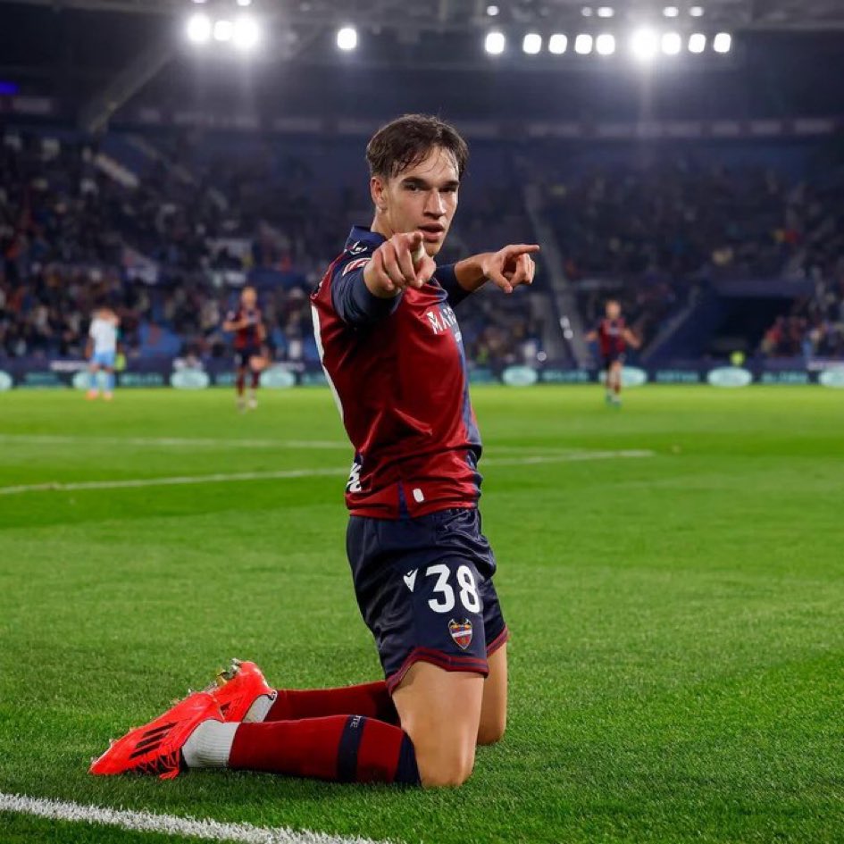 theMadridZone's tweet photo. 🚨 18:18 - Real Madrid wants Carlo Espi first reported by @Ramon_AlvarezMM 

22:26 - Carlos Espi to Real Madrid, OFFICIAL

⚡️😳 https://t.co/6dsnRb3j42