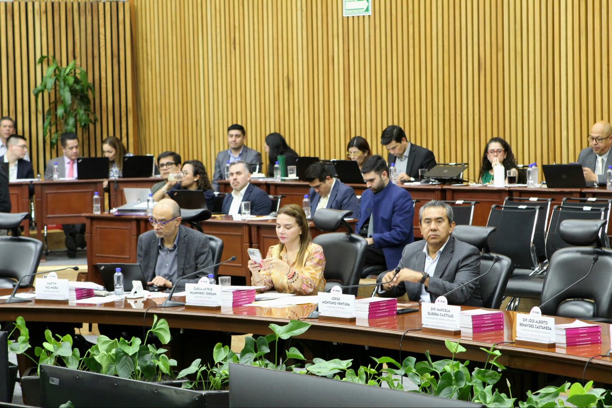 Montano_Ventura's tweet photo. 🧵 1/3
📢 ¡En marcha la organización electoral más grande del país!

El @INEMexico aprueba el Plan Integral y los Calendarios de Coordinación para las elecciones locales 2026-2027, en las que se renovarán más de 19 mil cargos en las 32 entidades. https://t.co/qynzbNPAaT