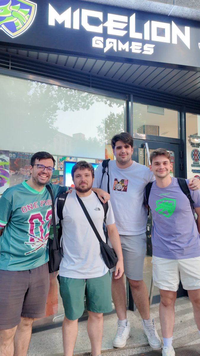 miceliongames's tweet photo. Hoy hemos tenido a algunos miembros de @TeamMicelion testeando en la tienda de cara a Barcelona...🙄

Habrá que ir a por la tercera corona 🙌🏼💚

#Riftbound #TCG https://t.co/PQnMr6zUi4