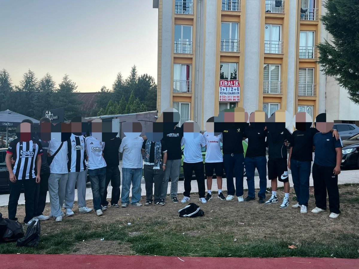 bjkkarabuk's tweet photo. Beşiktaş JK için ileri ! 🦅 https://t.co/CkTzr0ZnEW