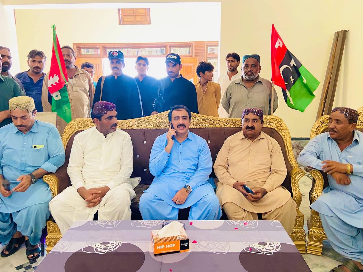 MirBabarLoond's tweet photo. Thankful to qazi tufail Ahmed kalwar&amp;Haji umer kalwar for hosting tea party,participated along party men https://t.co/YYiDtqGzAi