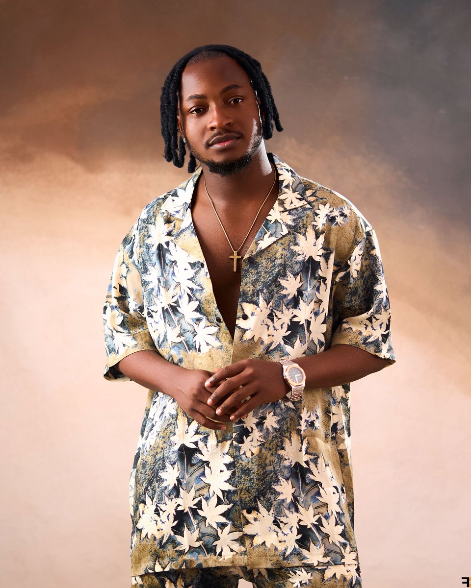 Sultexstar's tweet photo. Carrying the party on his cute little back!!!

Sultex is ACTIVE!!

#Bbnaija #Sultex https://t.co/sf9FuxoU6A