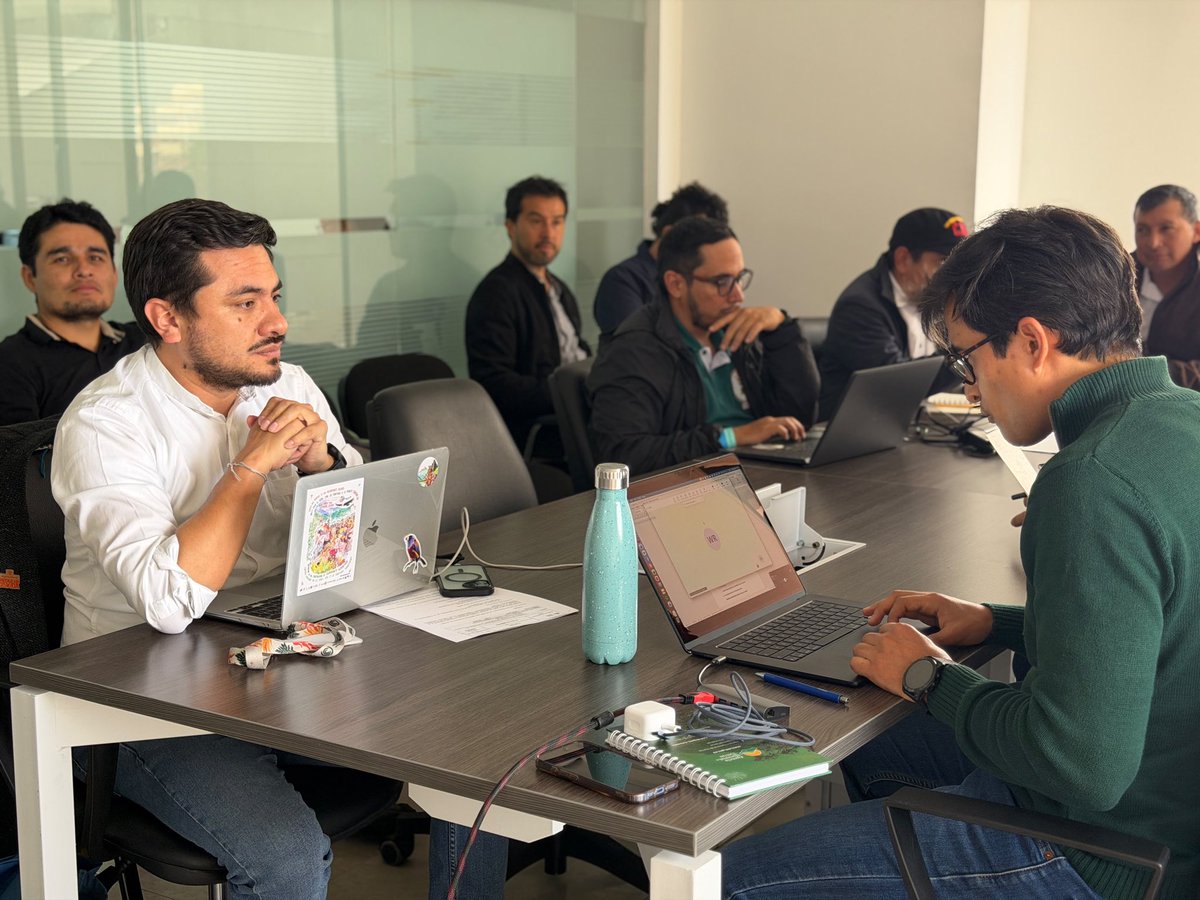 MinAgricultura's tweet photo. #AEstaHora 🔴 | En #Bogotá, 📍 el viceministro de Desarrollo Rural, @joseluenlaselva, instala la Mesa Técnica Interinstitucional y Comunitaria para el seguimiento y desarrollo de los Territorios Campesinos Agroalimentarios (#TECAM). 🍌🌱
Esta instancia (creada mediante la Resolución 149 de 2026 para reglamentar el Decreto 740 de 2024), busca articular la acción del Estado 🏛️ ordenada en el Decreto 780 de 2024 para avanzar en la planificación, reconocimiento y fortalecimiento de estos territorios. 👩🏽🌾