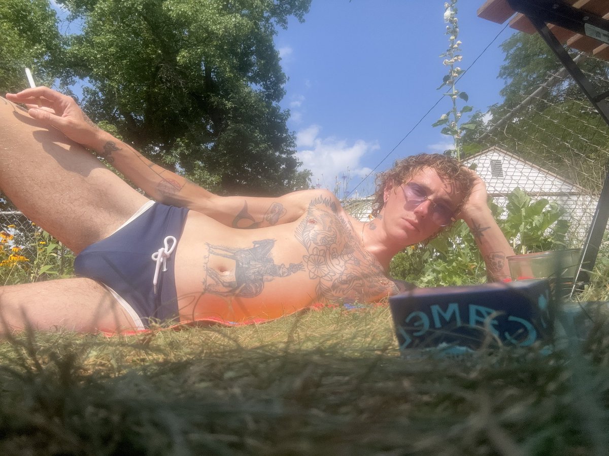offlinebfx's tweet photo. backyard bad boy https://t.co/HLc8w1ffYt