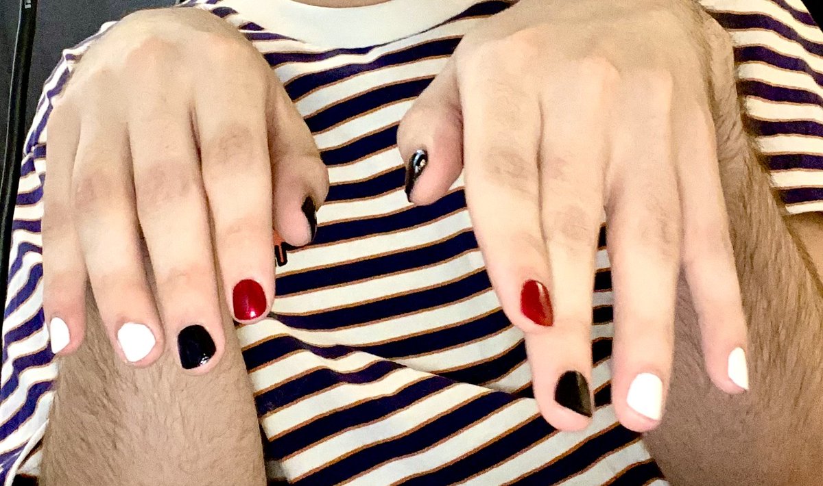 cardcanine's tweet photo. new nails ^_^ https://t.co/hjumNIWYMD
