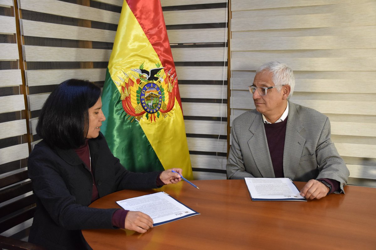 ErbolDigital's tweet photo. El Observatorio Plurinacional de la Calidad Educativa y Educación Radiofónica de Bolivia #ERBOL firmaron un convenio con el propósito de desarrollar acciones conjuntas de coordinación, difusión, y sensibilización. https://t.co/ZOAS0QnycX