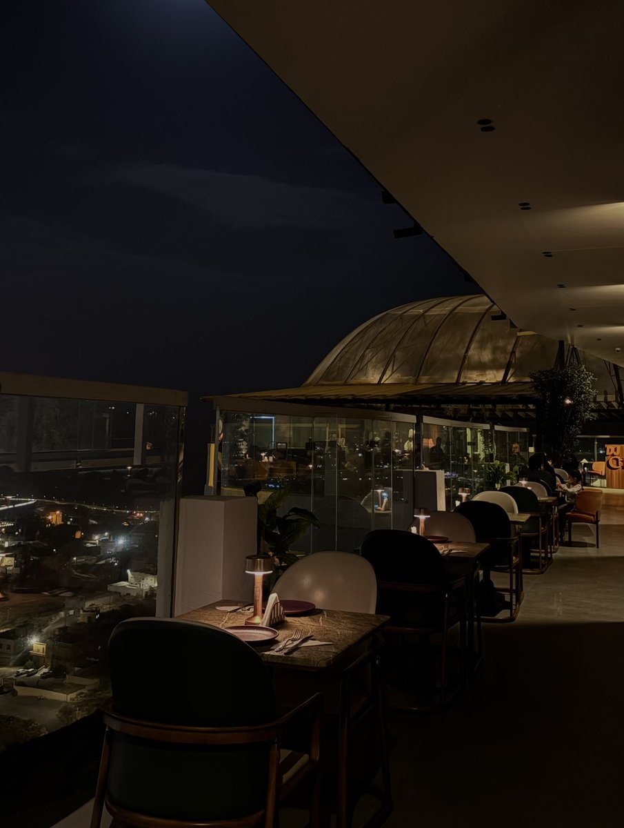 H110y1's tweet photo. 🍕🍝🌃🥂 https://t.co/CzEC0yGUGw