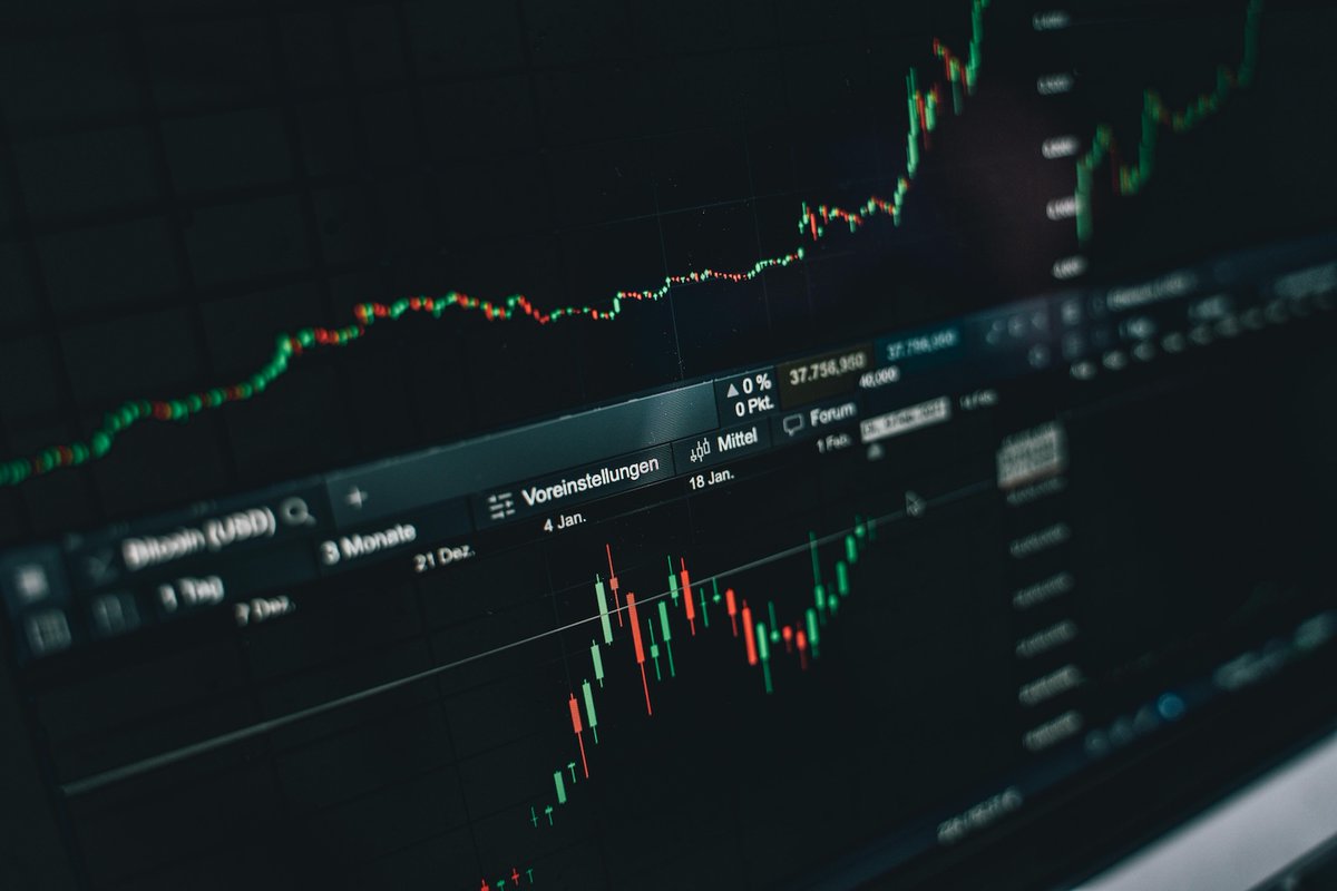 CoinMarketCap's tweet photo. LATEST: 🇰🇷 South Korean crypto trading jumped 82% as the KOSPI plunged over 10% on July 28, with USDT trading on Upbit surging 43x as investors appeared to rotate out of stocks, per Seoul Economic Daily. https://t.co/wJwpgZ2Lui