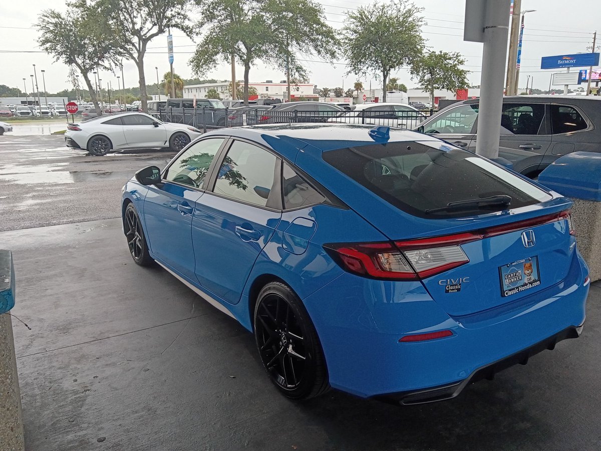HauntFreak11's tweet photo. Greetings everyone please allow me to introduce you to Skyler.
- #NewCar #HondaCivic #OutWithOldInWithTheNew https://t.co/RIZggr6kzP