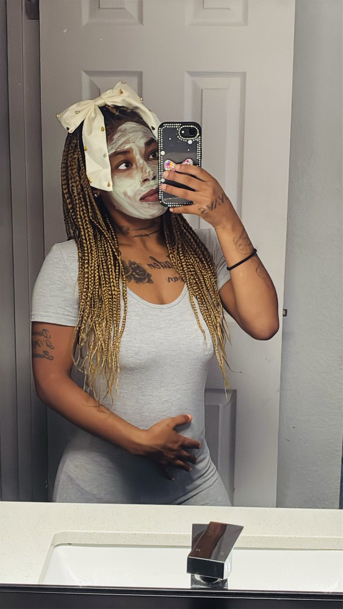 FinessnB's tweet photo. Self Care 🧚 💛💚 https://t.co/Tn1gFpyuF0