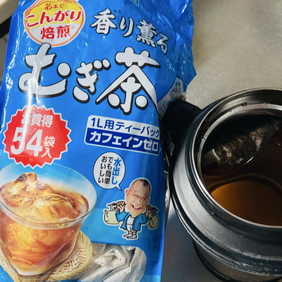 terutterufarm's tweet photo. おはようございます。
テーマ【水分補給】
ブリタ通過の水道水と、厳冬期を除いた畑連行の通年の飲み物は伊藤園の麦茶です。
応募券1点付きでコツコツ貯めてはいますが、昨年の賞品の車の顔を笑福亭鶴瓶にカスタムできるカーシェイドが欲しかったのですが点数が全然足りずでした
#ときめきパシャ https://t.co/k4KXtX8D8L