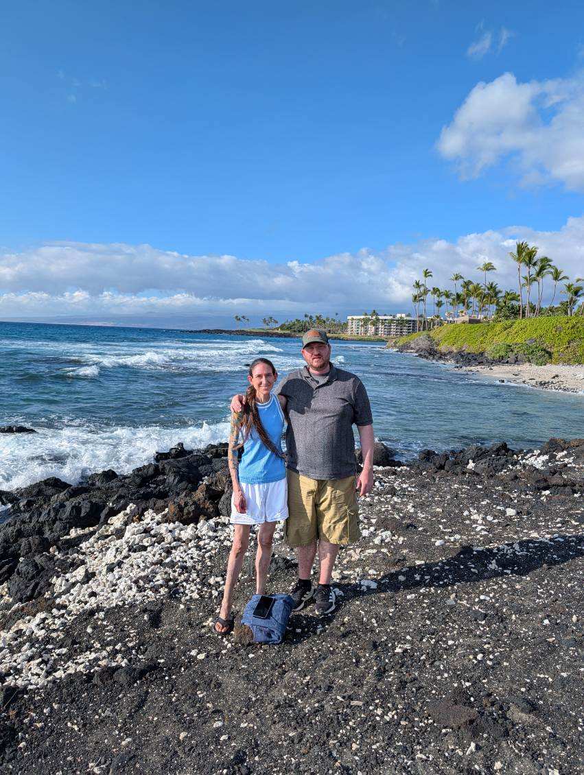 KentonAbel3's tweet photo. My sister and I in Hawaii. https://t.co/IjwFUPufwp