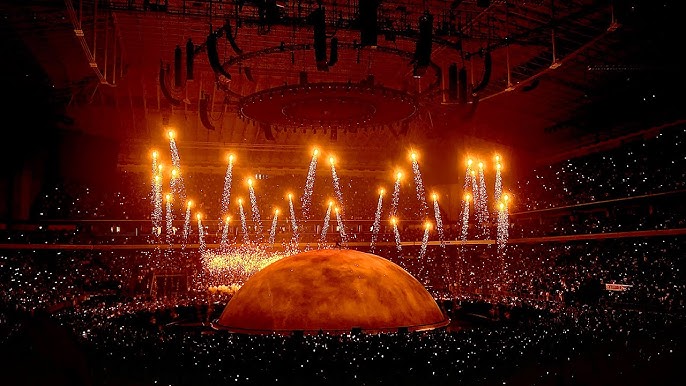 YeUnlocked's tweet photo. YE 

LIVE IN MADRID, SPAIN 🇪🇸

FULL SETLIST 👑📝

1. KING 
2. Father Stretch My Hands Pt. 1 
3. Can't Tell Me Nothing 
4. Paris 
5. Mercy 
6. Praise God 
7. Black Skinhead 
8. On Sight 
9. Blood On the Leaves 
10. CARNIVAL 
11. POWER 
12. Bound 2 
13. Fade  
14. Heartless (with Andrè Troutman) 
15. ALL THE LOVE (with Andrè Troutman) 
16. FATHER 
17. EVERYBODY 
18. Famous  
19. Run This Town 
20. American Boy 
21. Jesus Walks 
22. All Falls Down 
23. Through The Wire 
24. Gold Digger 
25. Touch The Sky 
26. Good Life 
27. Homecoming 
28. All of the Lights 
29. All of the Lights (New live production)
30. Flashing Lights (with Andrè Troutman) 
31. Stronger (with Andrè Troutman)
32. Ghost Town
33. Runaway 
34. TRUE LOVE