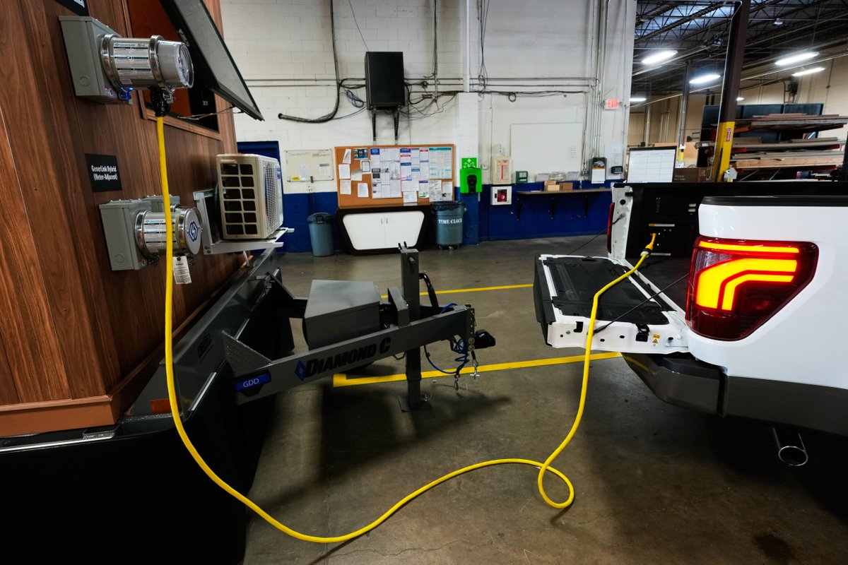 FactorThisMedia's tweet photo. Need backup power? Automakers want you to look no further than their vehicles in your driveway https://t.co/EJ9ywXLwam
#Battery #ElectricVehicles #EnergyStorage #EVCharging #News #DTECH #DTECHMidwest #DTECHNE #GridModernization https://t.co/w7ljo8sVUE