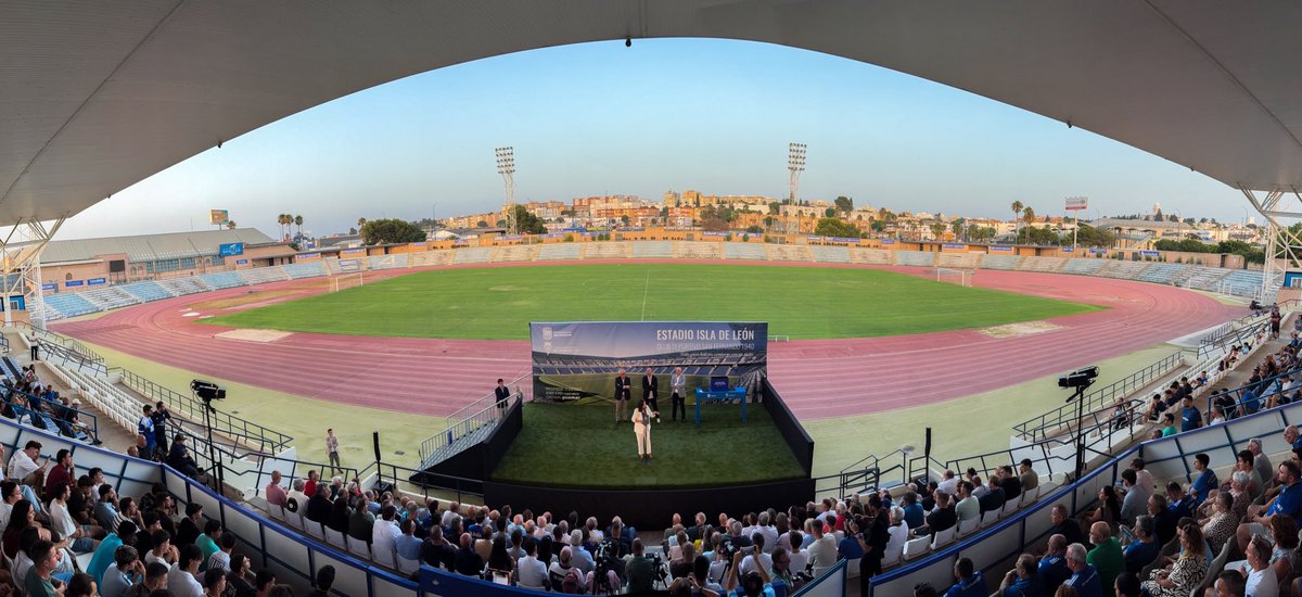 FotosAQuintero's tweet photo. Y desde lo más alto del Iberoamericano, de momento… te despido con la fisonomía que has tenido estos últimos 35 años.
Deseando ver cómo se levanta poco a poco el nuevo estadio #IslaDeLeon https://t.co/IztO91QKJk