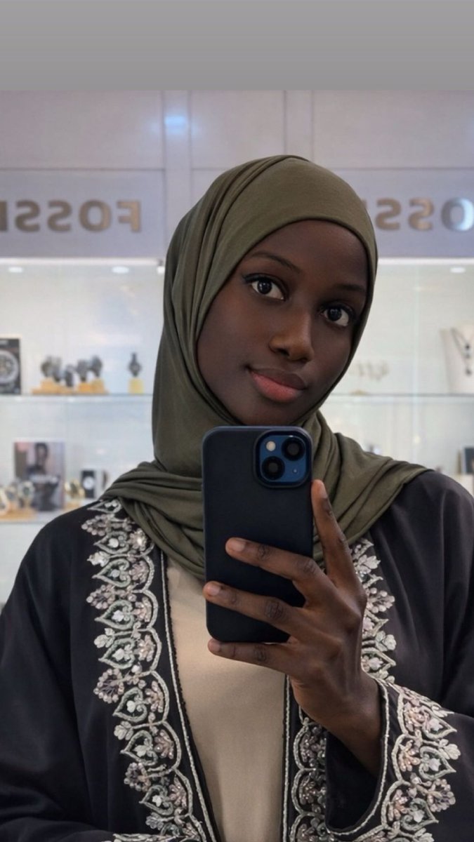 Gurly__m's tweet photo. Name: ZAHRA MUHAMMED 
Country: 🇲🇱 🇧🇫 🇳🇬
Region: sahel
Tribe: FULANI
Religion: ISLAM 
Speaking: FULANI,ENGLISH, HAUSA AND YORUBA
Proudly Malian 🇲🇱 mixed with a touch of Nigerian 🇳🇬 so clock it 🤏🏾 😂

Add yours❤️‍🩹 https://t.co/woyDyQmURG