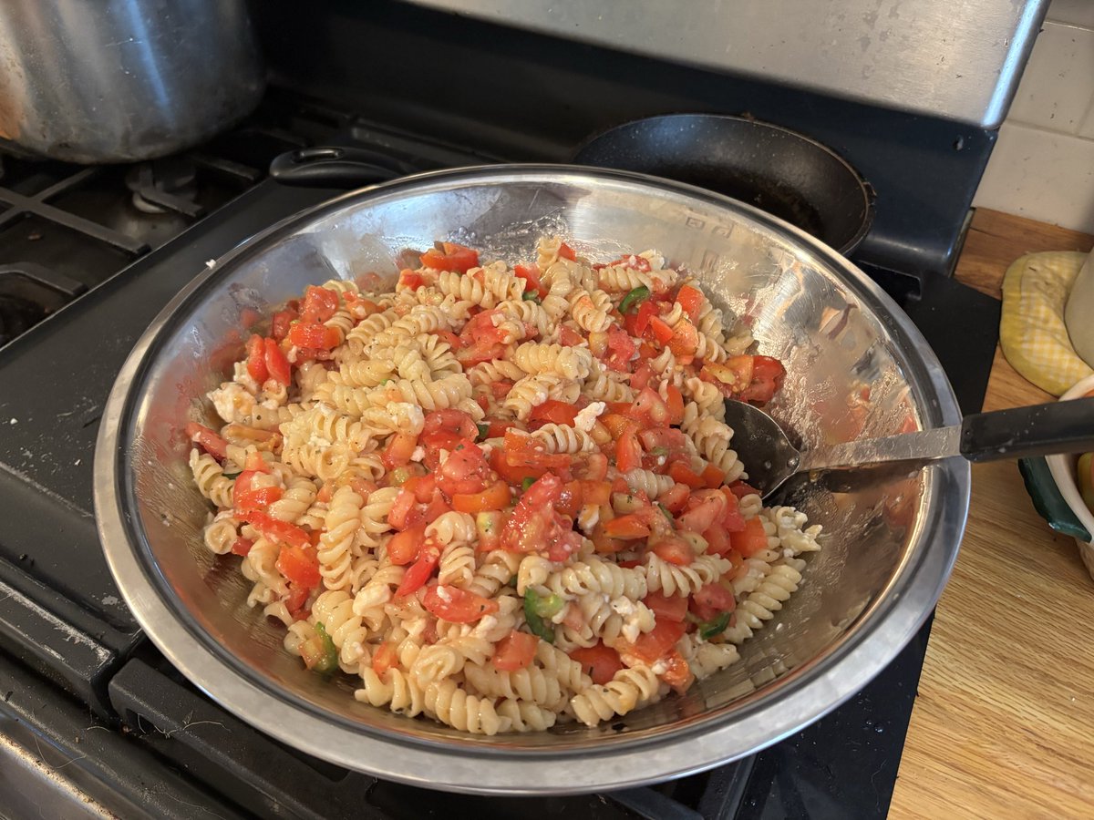 Goldenhootie's tweet photo. Easy way to use garden tomatoes and peppers, basil.  Added a little crumbly cheese and olive oil. https://t.co/ivC1aUW2D1