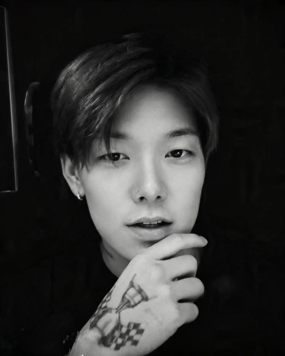 OnlyMoonJongUp's tweet photo. It was a nice Instagram live and he was so grateful for all the nice comments. I asked him if he would also do a modelling job and he said why not. So give him a model job. 🖤🎥 You always do a good job and you are perfect with your hair. 🫶

#BAP #ZELO #젤로 #Byzelo https://t.co/89MSAkGoZZ