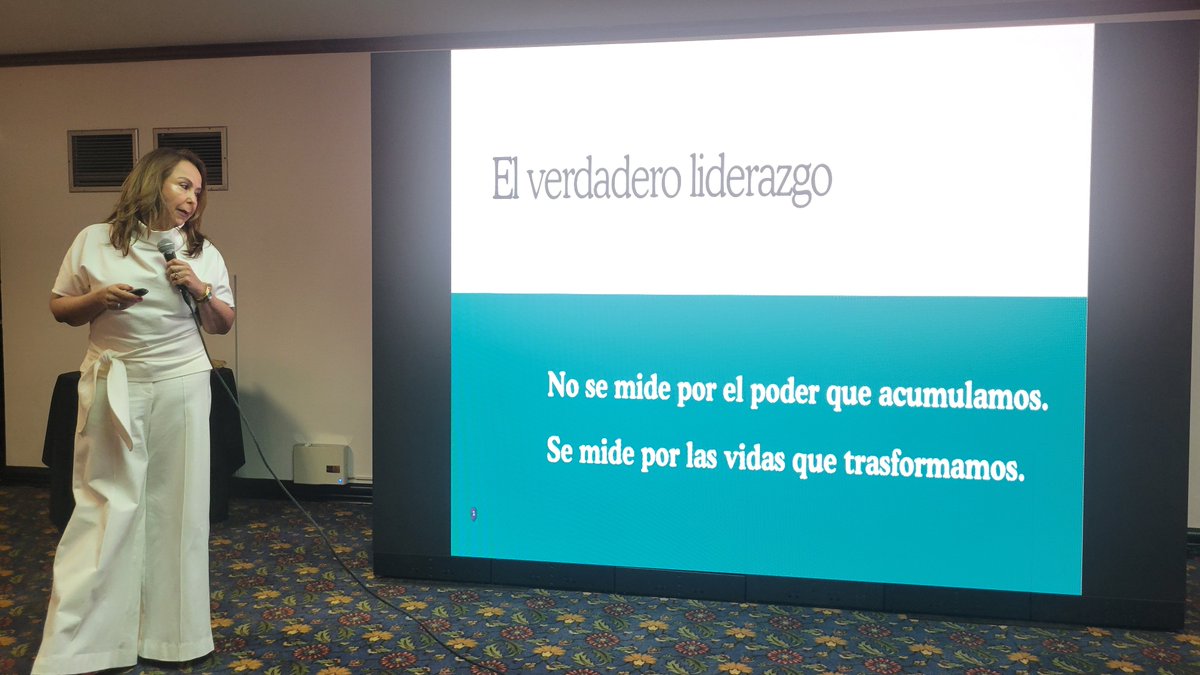 FVidea02's tweet photo. #LauraBonilla - Sembrando éxito: el liderazgo femenino que transforma Costa Rica 

<Liderar y empoderar no es estar en el cargo las alto.>

@CumbreCP @CumbreOnline @PolitologosD #CongresoCR🇨🇷 https://t.co/xa5t4XmZFg