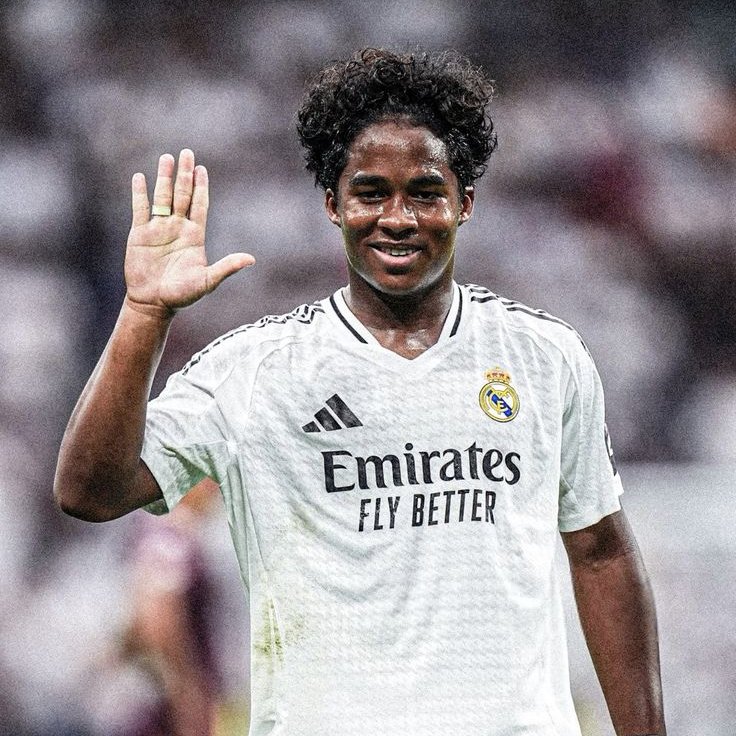 theMadridZone's tweet photo. 🚨 CONFIRMED: Endrick's situation at Real Madrid is becoming COMPLICATED.

The player was already unhappy with the overcrowded attack, which meant few minutes for him.

Now with Carlos Espi joining, his situation has become even worse. @RubenMartinAS https://t.co/x8No8IY94e