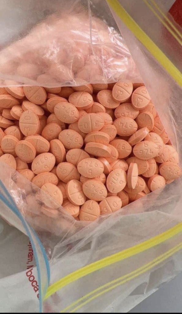cherrycoree's tweet photo. Want your food💊 in bulk??
I still got you📲
#drugtwt
#pills https://t.co/6yrLJR0LqZ