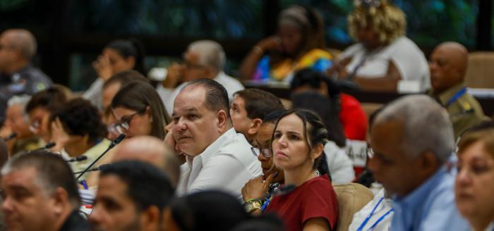 Granma_Digital's tweet photo. 📜🛠️ǀ La propuesta del nuevo Código de Trabajo fue aprobada este jueves en la 7⃣ma Sesión Ordinaria de la Asamblea Nacional del Poder Popular en su X Legislatura para actualizar el marco jurídico de las relaciones laborales en #Cuba🇨🇺.
🔗https://t.co/trm5Ei0qVR https://t.co/XpleJnM1Pc