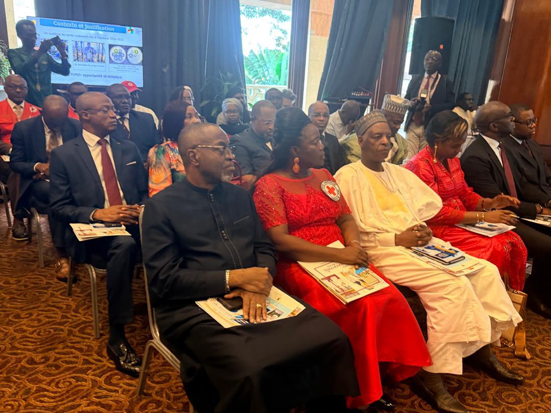 AkameCecile's tweet photo. Avec ses 105.000 bénévoles présents sur l'ensemble du territoire national, la @CroixRougeCam contribuera au #PandemicFund par la sensibilisation, l'engagement communautaire, la veille des risques sanitaires et l'appui à la riposte. #resilience https://t.co/lsUNZ4WyWk