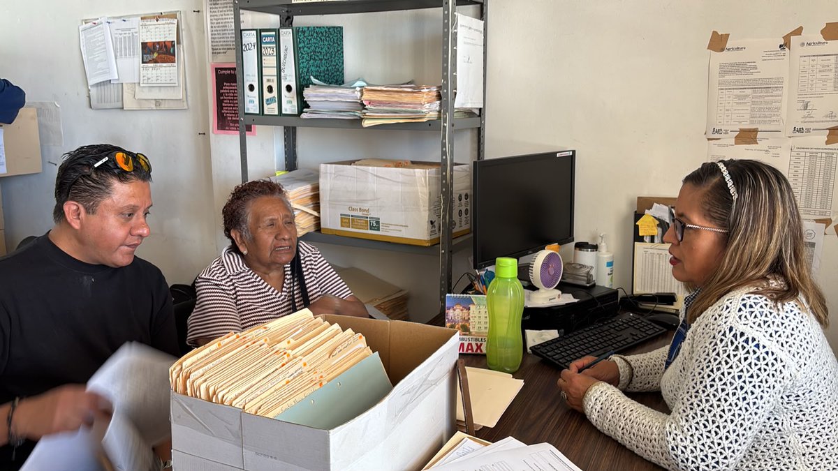 AgriculturaPue's tweet photo. Brindamos atención a derechohabientes del Programa Especial de Energía para el Campo (PEUA) en Quecholac y supervisamos pozos de riego en Izúcar de Matamoros y Esperanza, verificando el uso adecuado del recurso y evaluando la incorporación de nuevos usuarios al programa. https://t.co/nV8fMFWkUK