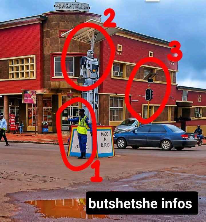 AbuduYawolo's tweet photo. BIENVENUE À LIKASI 
panneau de signalisation 
robot de circulation routière 
police de circulation routière https://t.co/knQLwf4axU