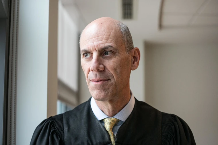 USMiniTru's tweet photo. 🚨BREAKING: Judge James Boasberg rules that Spain & England have to let the migrants in.