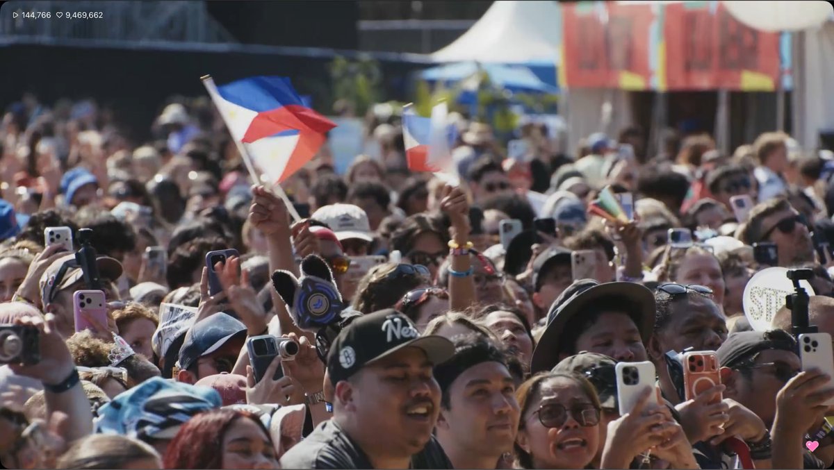 kithkentell's tweet photo. philippine flag made it to lollapalooza! 🥺🇵🇭

SB19PALOOZA FESTIVAL
@SB19Official #SB19
#SB19atLollapalooza https://t.co/QzO8BjavZq