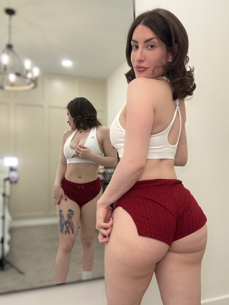 Sofia__526's tweet photo. Turn around and see what you are missing.😏🍑😜 https://t.co/m124mcaDh3