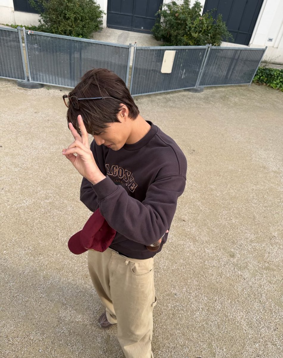nothingonini's tweet photo. 🐻🤓🩷 https://t.co/7X3rQCVbC8