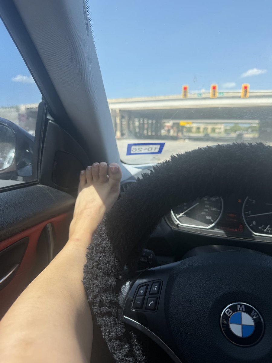 honneycartierr's tweet photo. I think I need a new steering wheel cover ✨ #paypig #feetworshi̇p https://t.co/y4ELSTtwLq