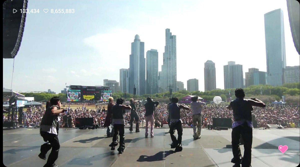 jhunebethsj's tweet photo. PERFORMING ON BROAD DAYLIGHT, NO CREATIVE LIGHTING, ON A FOREIGN COUNTRY WITH PURE TALENT, GREAT MOVES AND OF COURSE RAW VOCALS!🩵

GRABE KAYO SB19, YOU REALLY RAISE OUR FLAG SO HIGH AND PROUD!🇵🇭

SB19PALOOZA FESTIVAL
@SB19Official #SB19
#SB19atLollapalooza https://t.co/ySRsI3UiPF