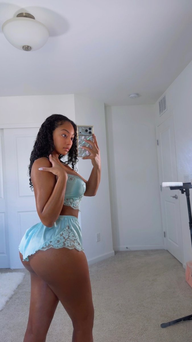 TheJoialexandri's tweet photo. I love this set😌😌 https://t.co/u6F6Qzv1ii