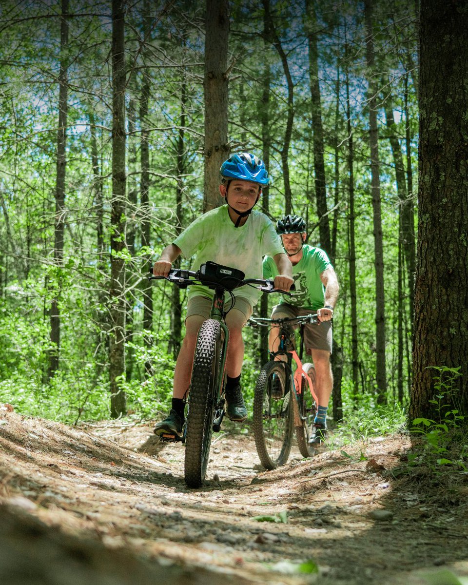 DiscoverWI's tweet photo. Here are 7 Reasons to Visit Hayward Lakes This Summer:

1. Endless lakes
2. Scenic paddling
3. World-class fishing
4. Must-see attractions like the Fresh Water Fishing Hall of Fame
5. Local shops
6. Hiking &amp; biking trails
7. Unforgettable Northwoods sunsets https://t.co/qfSsLIj1XP