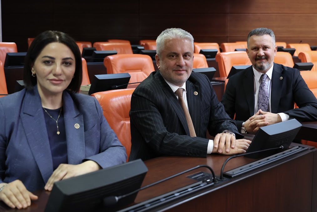 ayhan_salman's tweet photo. 📍TBMM

Gazi Meclisimizde Genel Kurul çalışmalarımızı tamamladık.

282 ve 283 Sıra Sayılı Kanun Teklifleri kabul edilerek kanunlaştı.

Aziz Milletimiz ve ülkemiz için hayırlı olmasını temenni ediyorum. https://t.co/omTXDNMB8Z