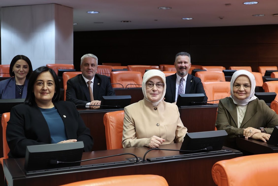ayhan_salman's tweet photo. 📍TBMM

Gazi Meclisimizde Genel Kurul çalışmalarımızı tamamladık.

282 ve 283 Sıra Sayılı Kanun Teklifleri kabul edilerek kanunlaştı.

Aziz Milletimiz ve ülkemiz için hayırlı olmasını temenni ediyorum. https://t.co/omTXDNMB8Z