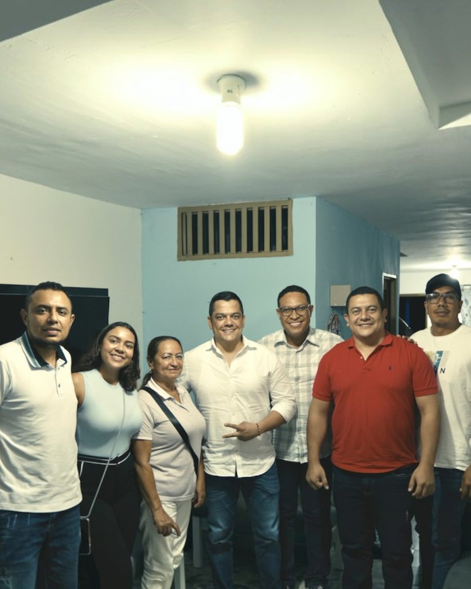 SoyRenaciente's tweet photo. La Ruta Renaciente cerró la jornada de ayer en La Victoria, Valle del Cauca, reafirmando nuestro compromiso de seguir fortaleciendo el trabajo territorial.

Sostuvimos un encuentro con el concejal Luis Fernando Varela, con quien dialogamos sobre las principales necesidades y oportunidades del municipio. Posteriormente, compartimos un espacio con amigos y simpatizantes de La Victoria, escuchando sus ideas y fortaleciendo este proyecto colectivo.

Seguimos recorriendo cada rincón del país convencidos de que las mejores decisiones se construyen escuchando a la gente y trabajando unidos por las causas que transforman los territorios.

#RutaRenaciente #SomosUnoConTodos