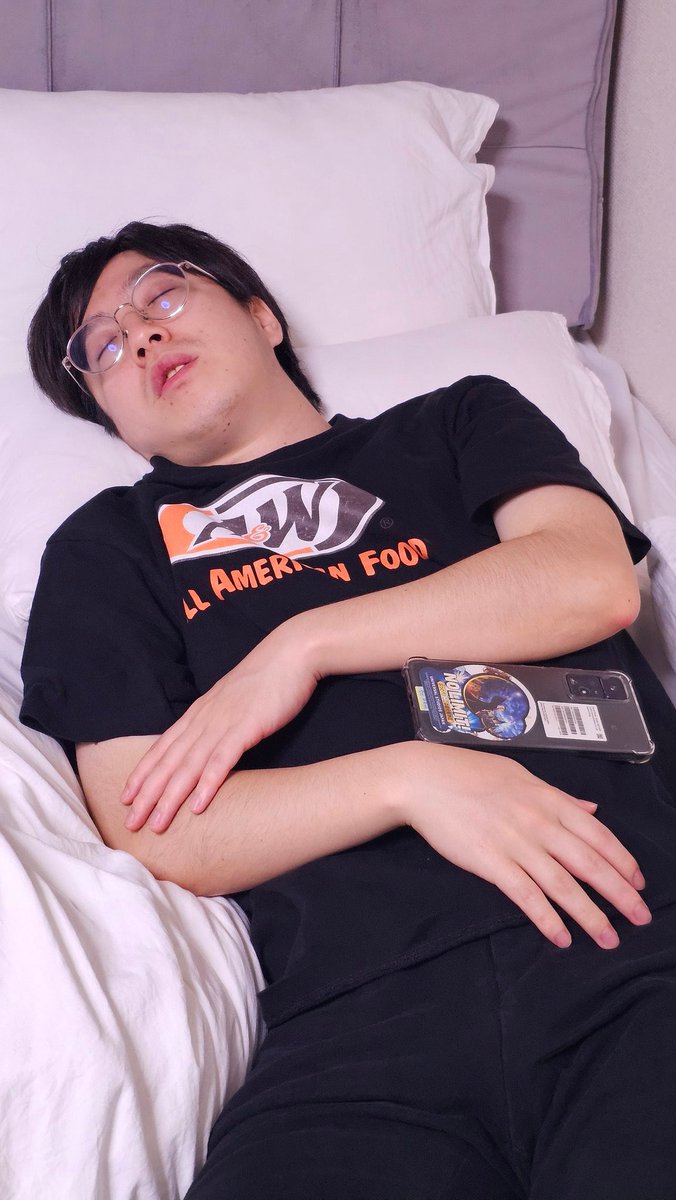 gt1ill's tweet photo. 夏休みの高三生の朝6時大体これ https://t.co/JJEn09YaOB