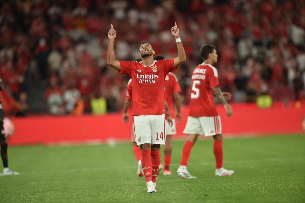 vaibenfica1904's tweet photo. ✅😍 Benfica goleia (5-0) o St. Gallen e vai defrontar o Hearts 🏴󠁧󠁢󠁳󠁣󠁴󠁿 na 3.ª pré-eliminatória da Liga Europa! 🔴⚪️

⚽️ Pavlidis (4) e Lenglet https://t.co/LKGHZN3SZv